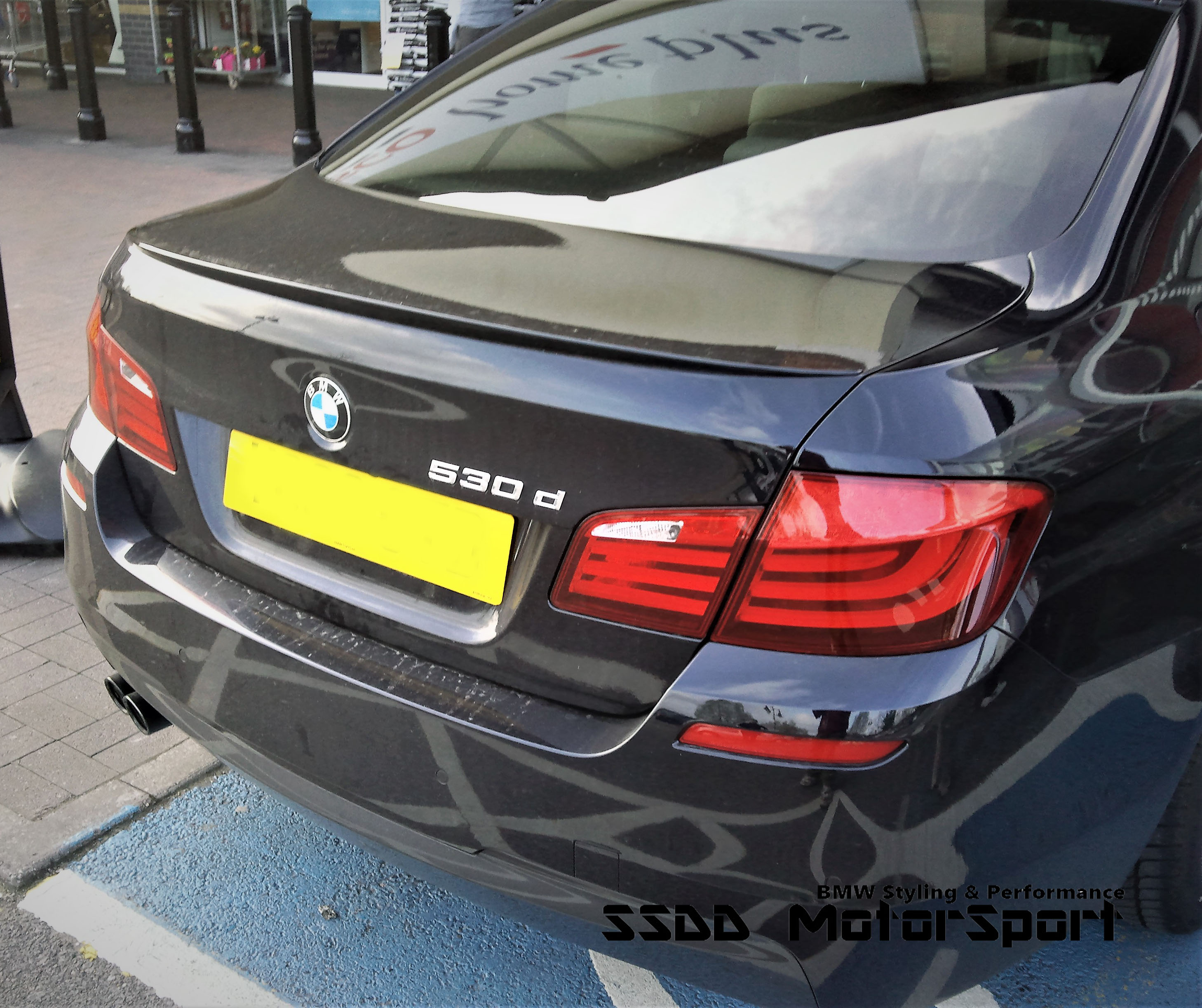 pained-bmw-f10-m5-style-boot-spoiler-black-475-copy.jpg