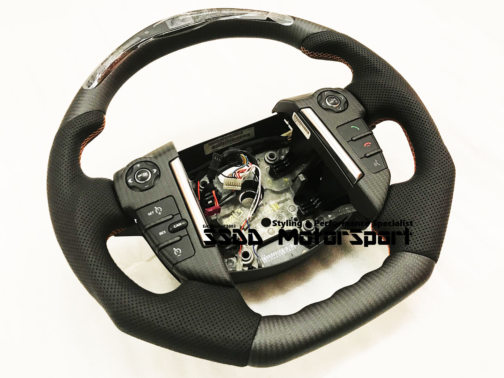 range-rover-sport-custom-matte-carbon-fibre-flat-bottom-led-lcd-race-display-alcantara-steering-wheel-product-1.jpg