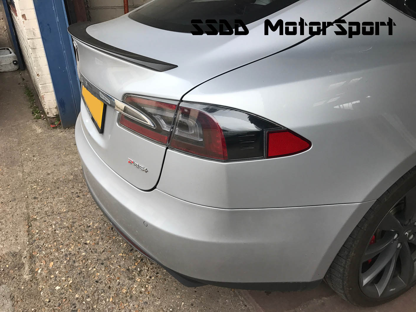 tesla-model-s-matt-carbon-fibre-rear-lip-boot-spoiler-3.jpg