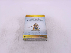 1 x Knight-Questor Larissa Shadowstalker (NiB,oop)