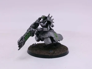 1 x Lokhust Heavy Destroyer