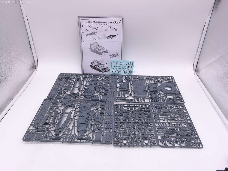 1 x Kratos Heavy Assault Tank (NoS, missing turret sprue) 1 x Kratos Heavy Assault Tank (NoS, missing turret sprue)