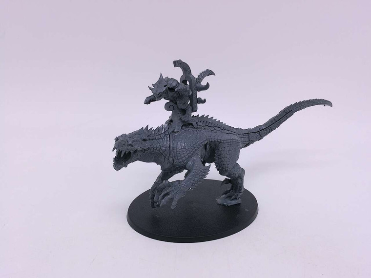 1 x Saurus Oldblood on Carnosaur (missing spear)