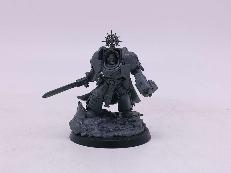 1 x Captain in Terminator Armour (unpainted)
