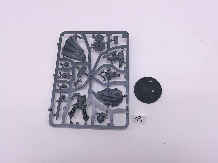 1 x Captain with Relic Shield (NoS,B, missing bit)