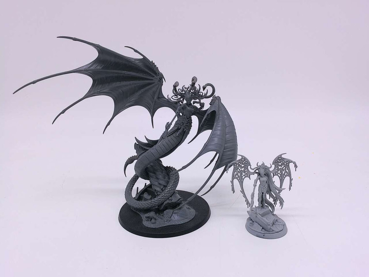1 x Morathi-Khaine and The Shadow Queen (unpainted/white)