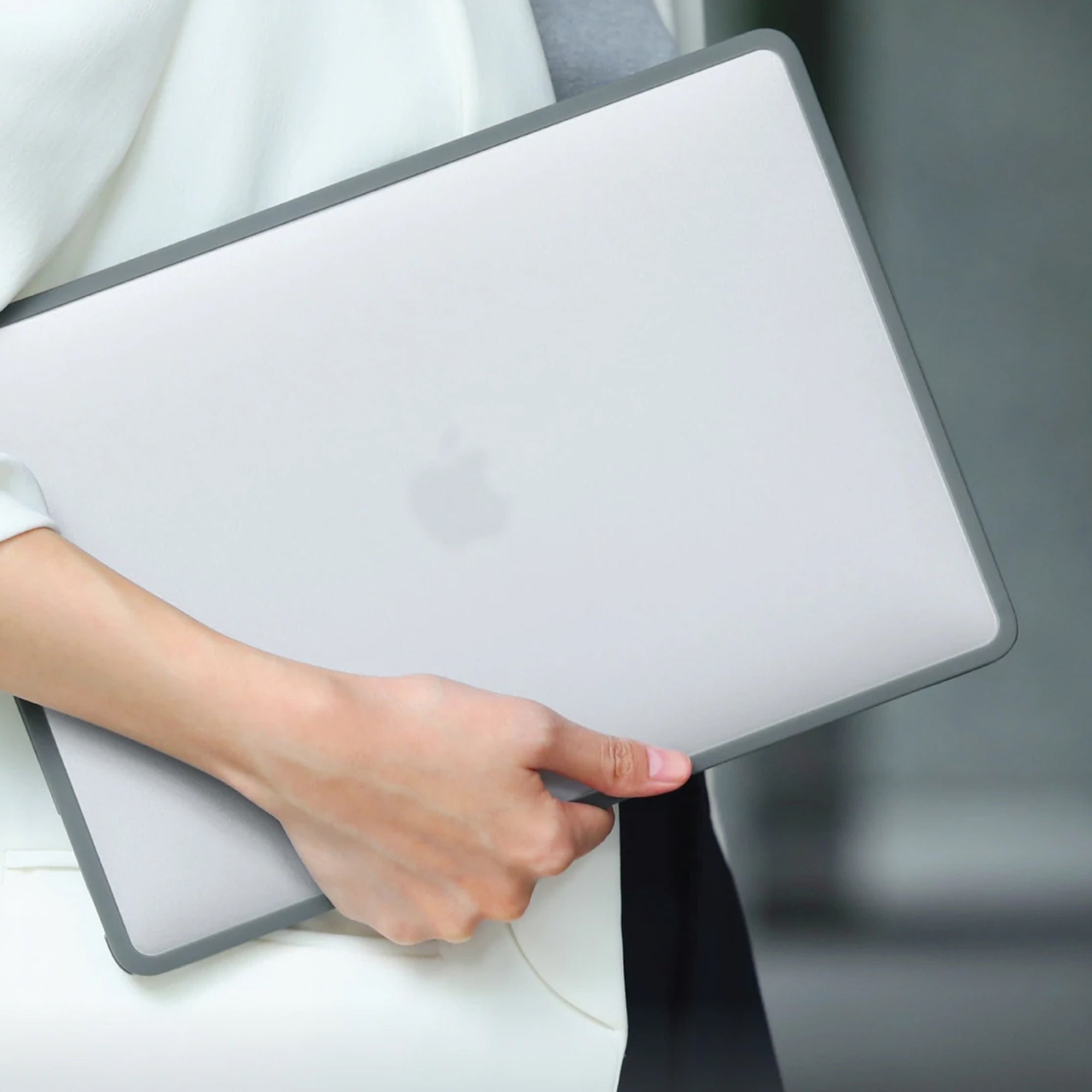 Uniq Venture Hybrid Macbook Air 13(2018-2020) Case Frost/Charcoal(Grey)