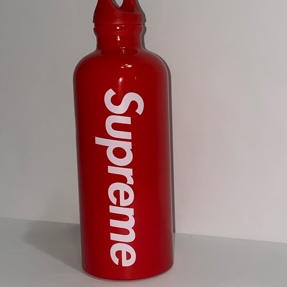 Supreme Sports SUPREME WATER BOTTLE CONTAINER 2,200ML SOLID BLACK