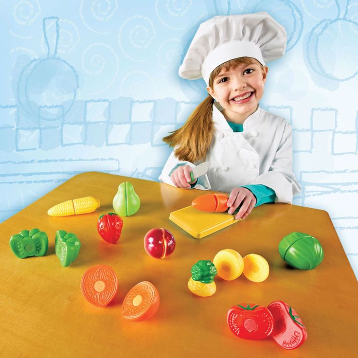 LR-PRETEND & PLAY SLICEABLE FRUITS & VEGGIES