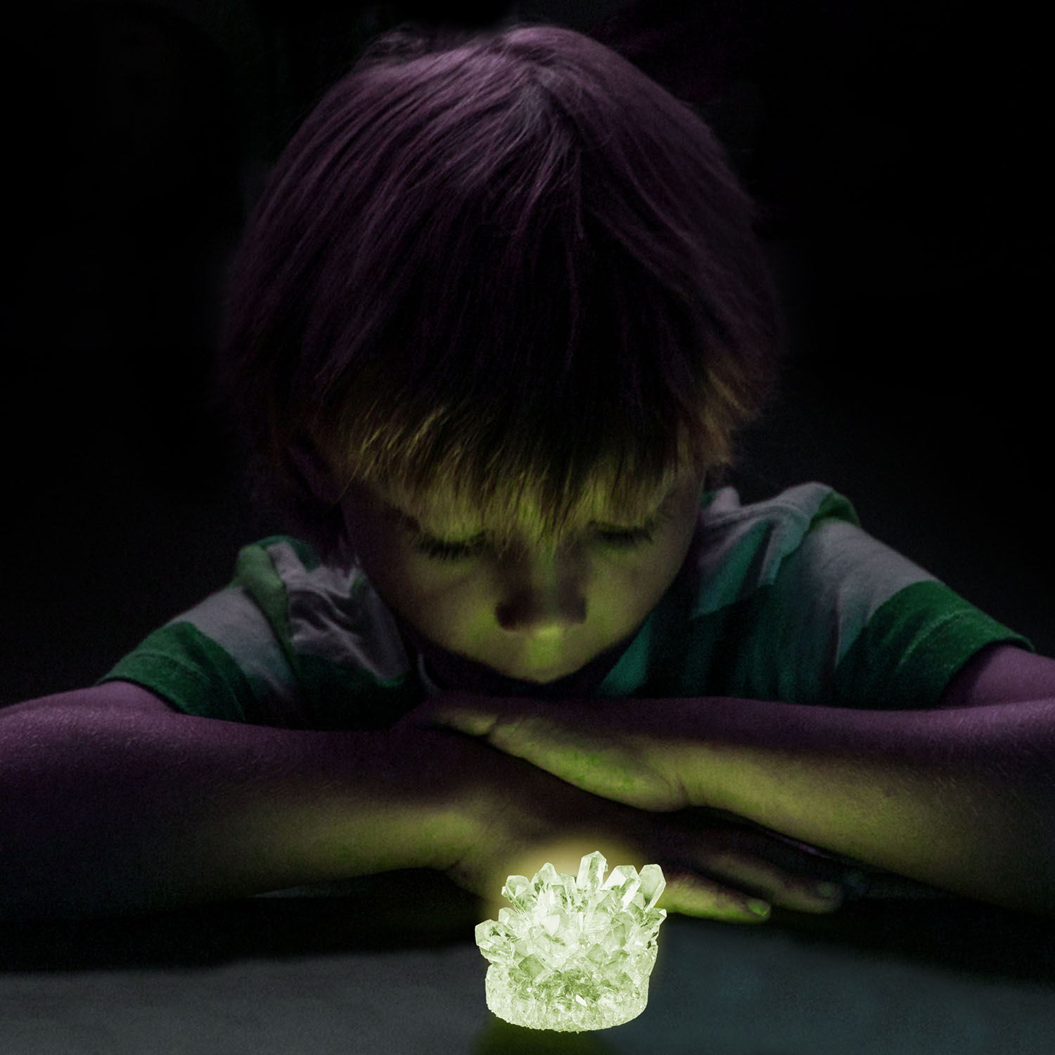 NG GLOW-IN-THE-DARK CRYSTAL LAB