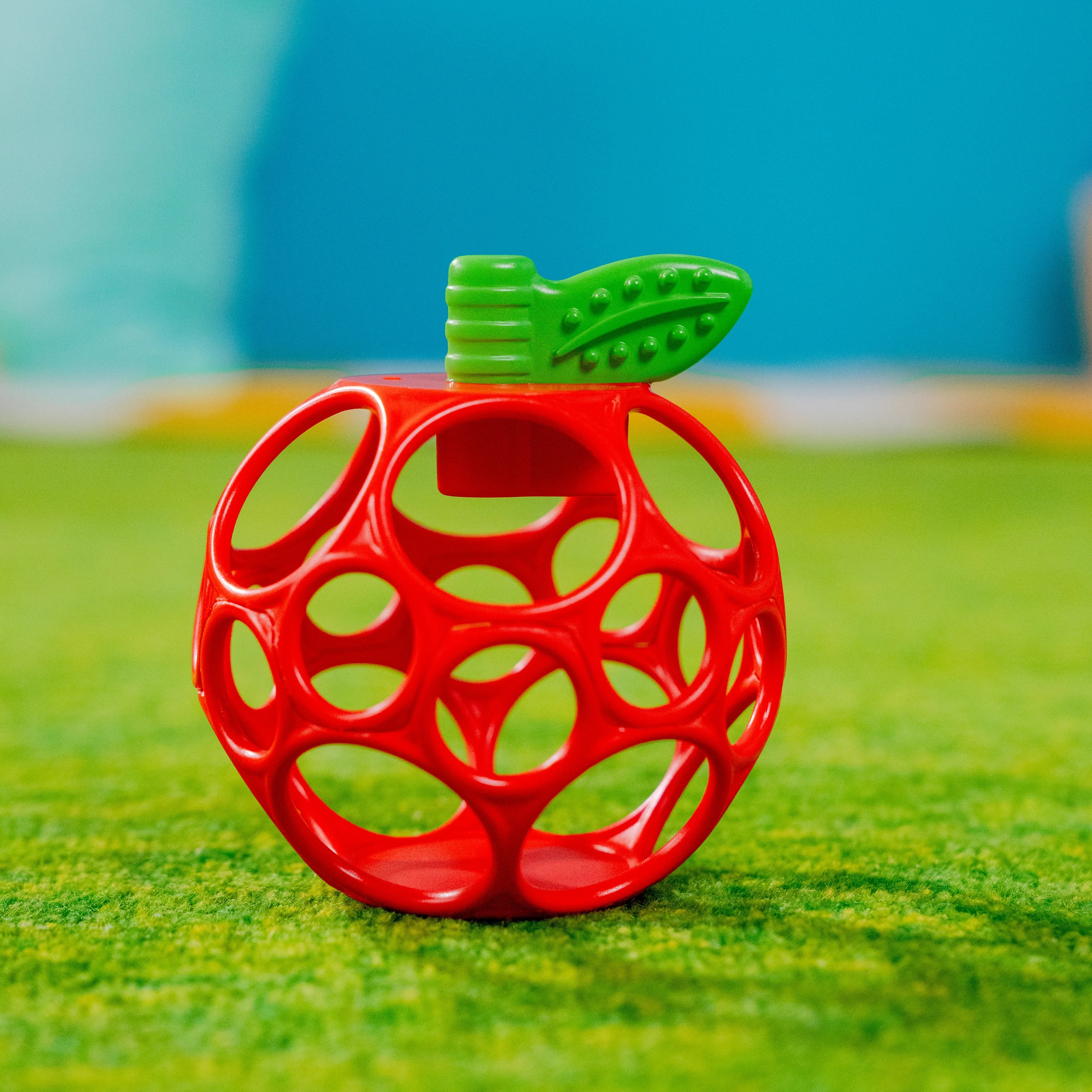 BRIGHT STARTS OBALL APPLE PEG TOY