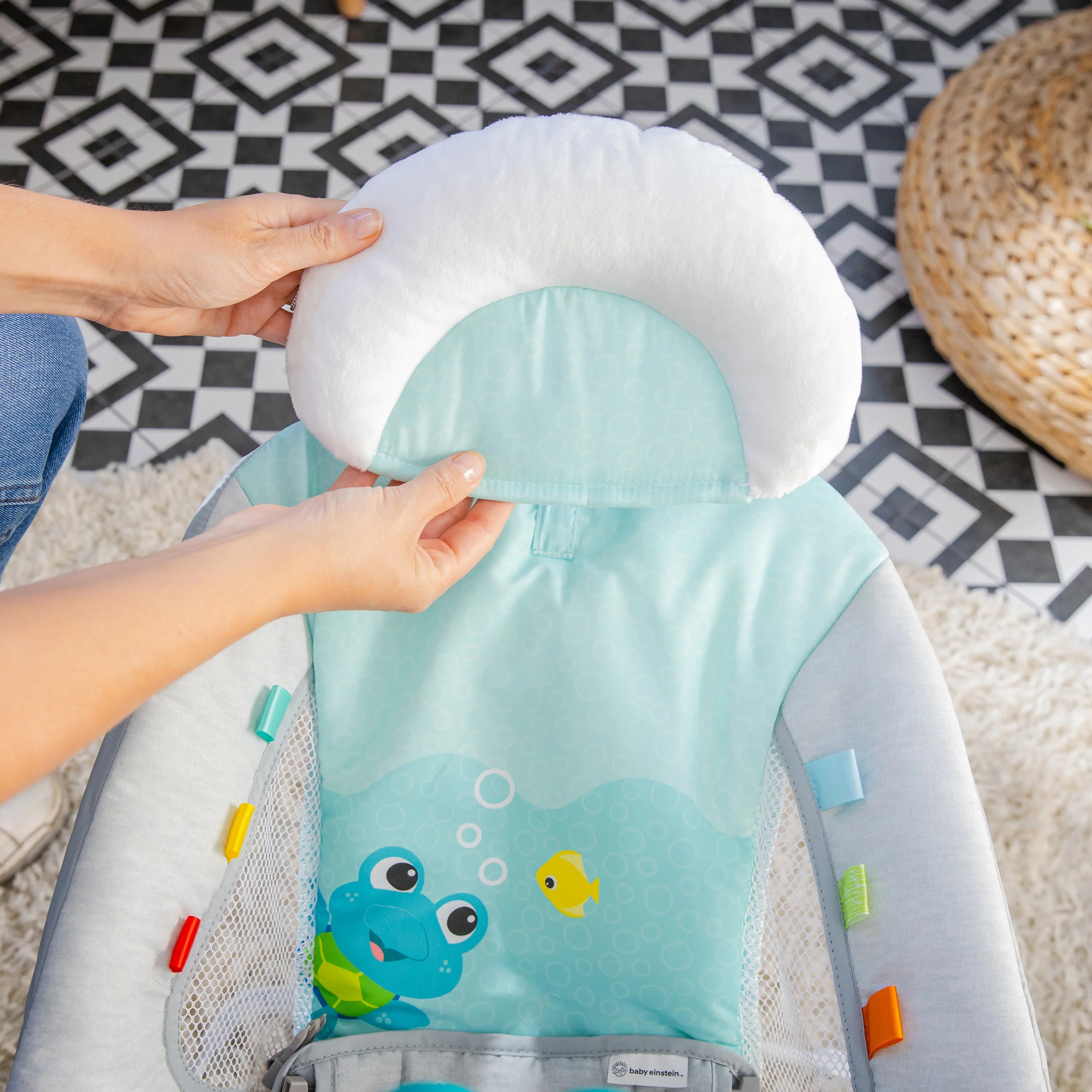 BABY EINSTEIN KICK TO IT NEPTUNE MUSICAL BOUNCER