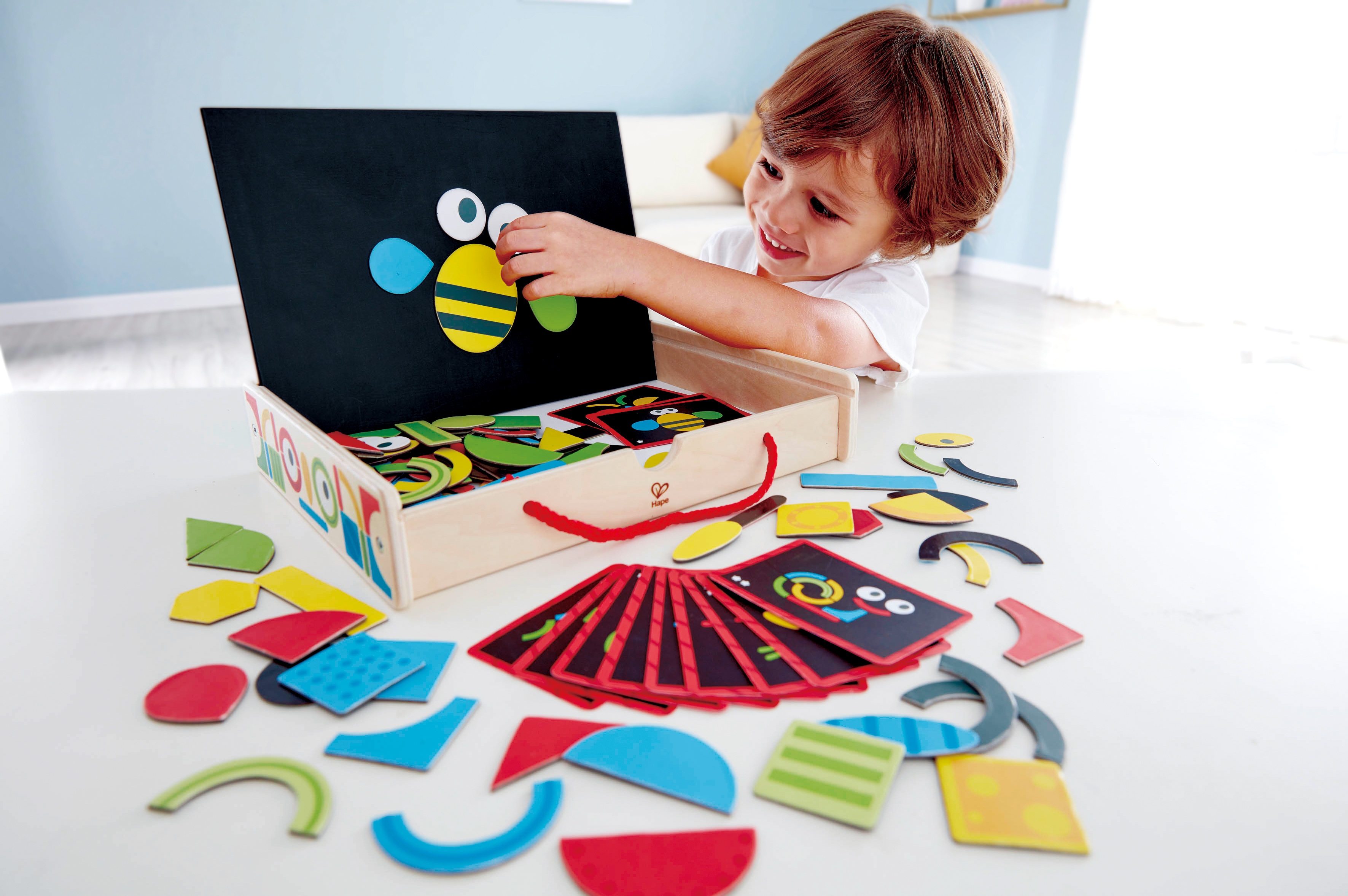 HAPE TWO-SIDED MAGNETIC ART BOX WOODEN PLAYSET - 91PCS