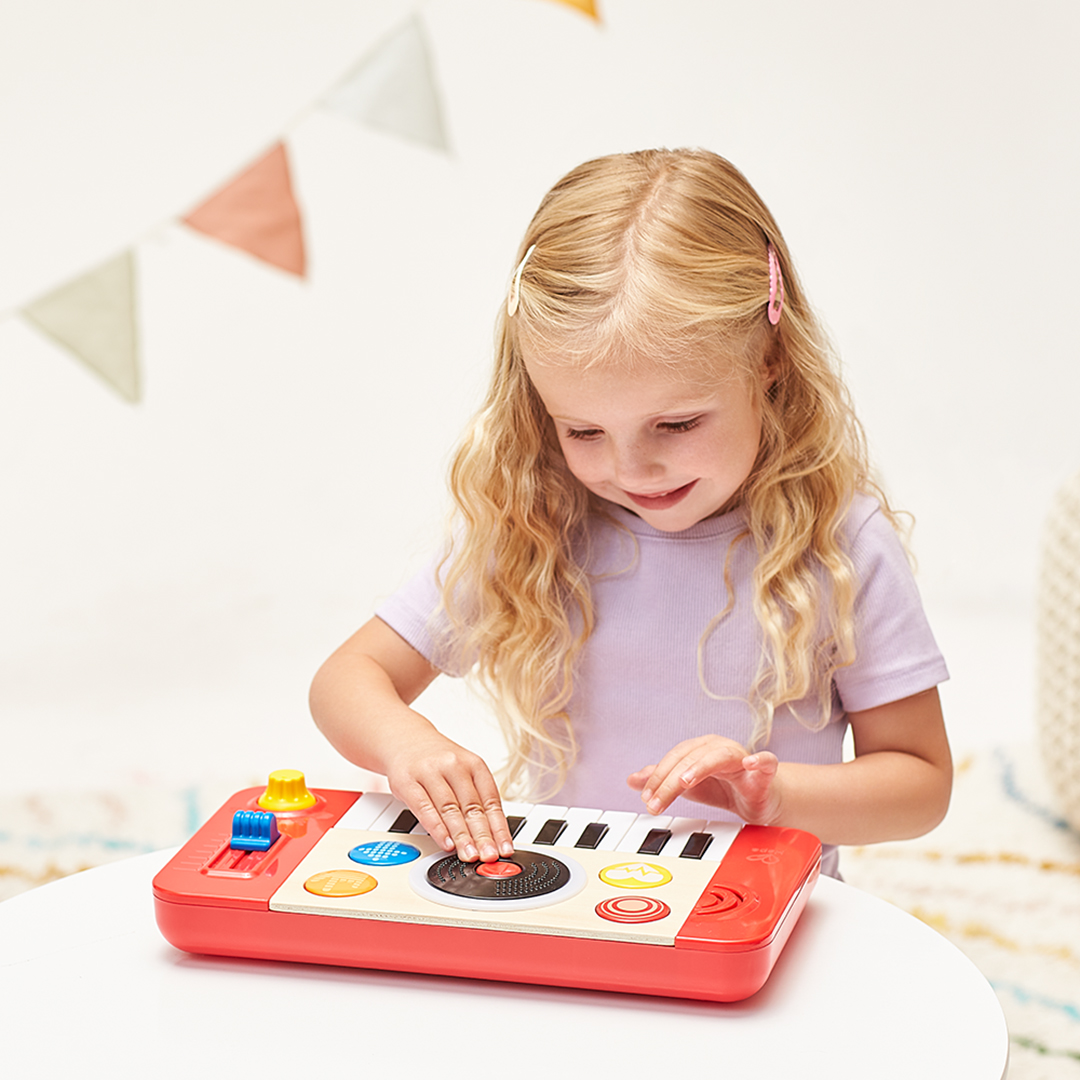 HAPE DJ MIX & SPIN STUDIO WITH LIGHT AND SOUND PLAYSET