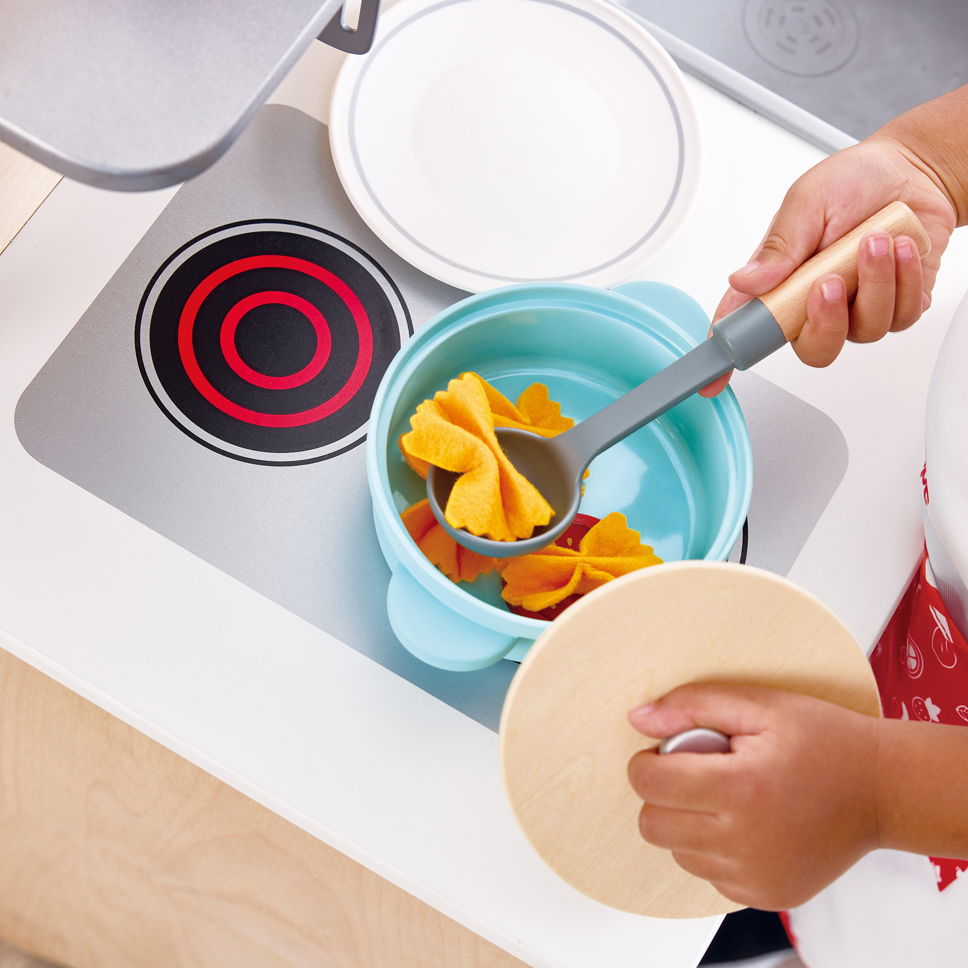 LITTLE CHEF COOKING & SERVE PLAY SET