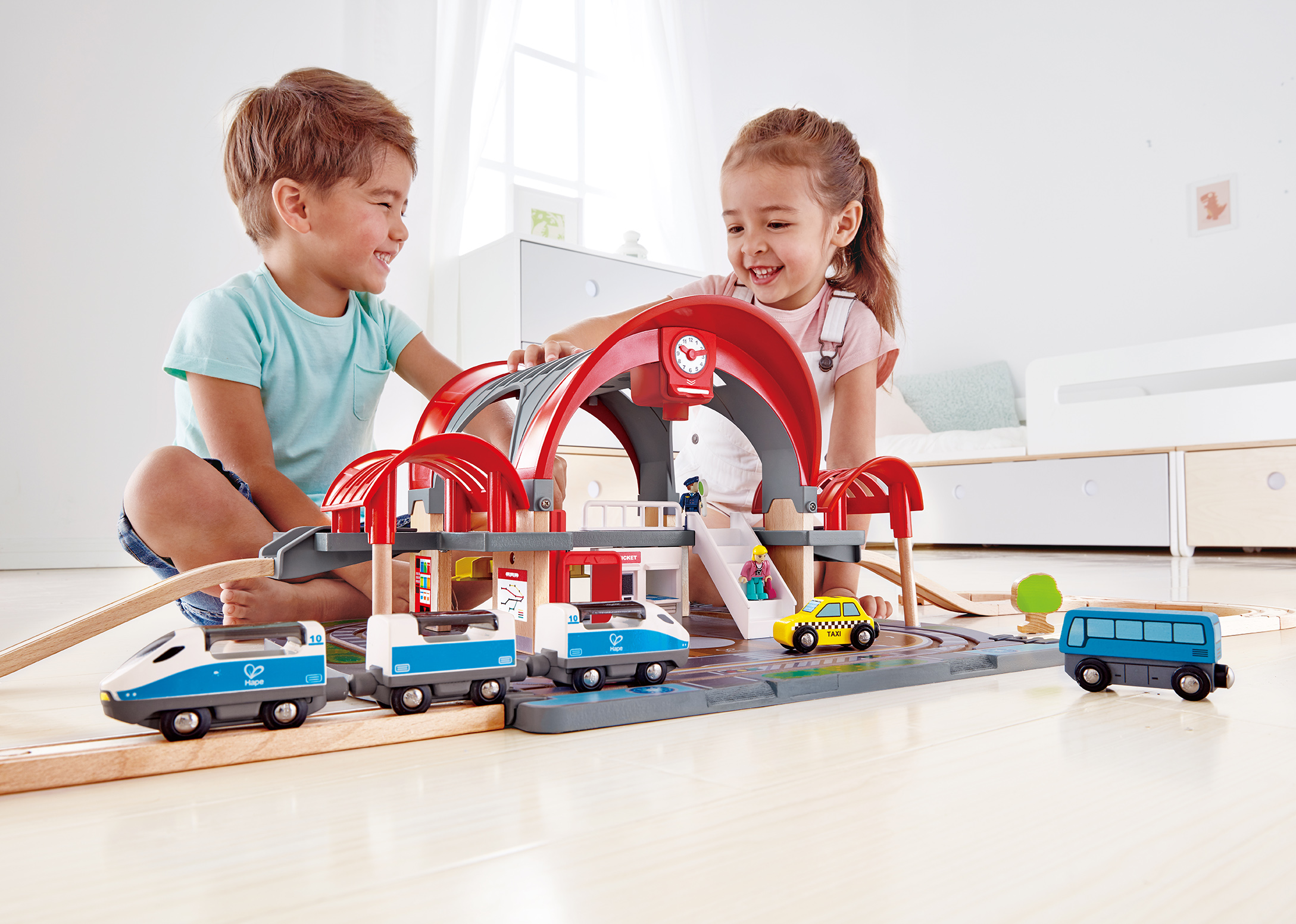 HAPE GRAND CITY STATION WOODEN RAILWAY SET