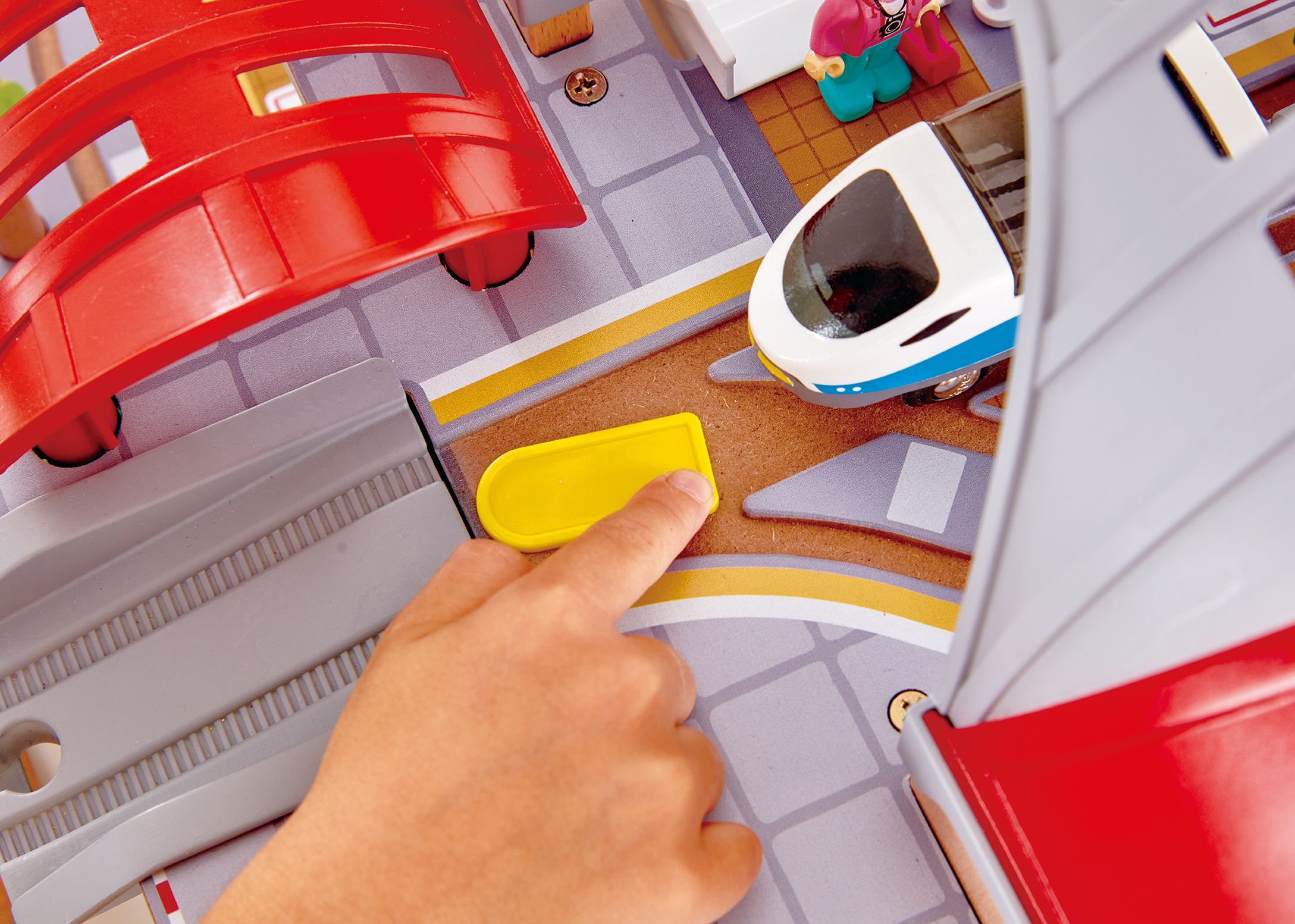 HAPE GRAND CITY STATION WOODEN RAILWAY SET