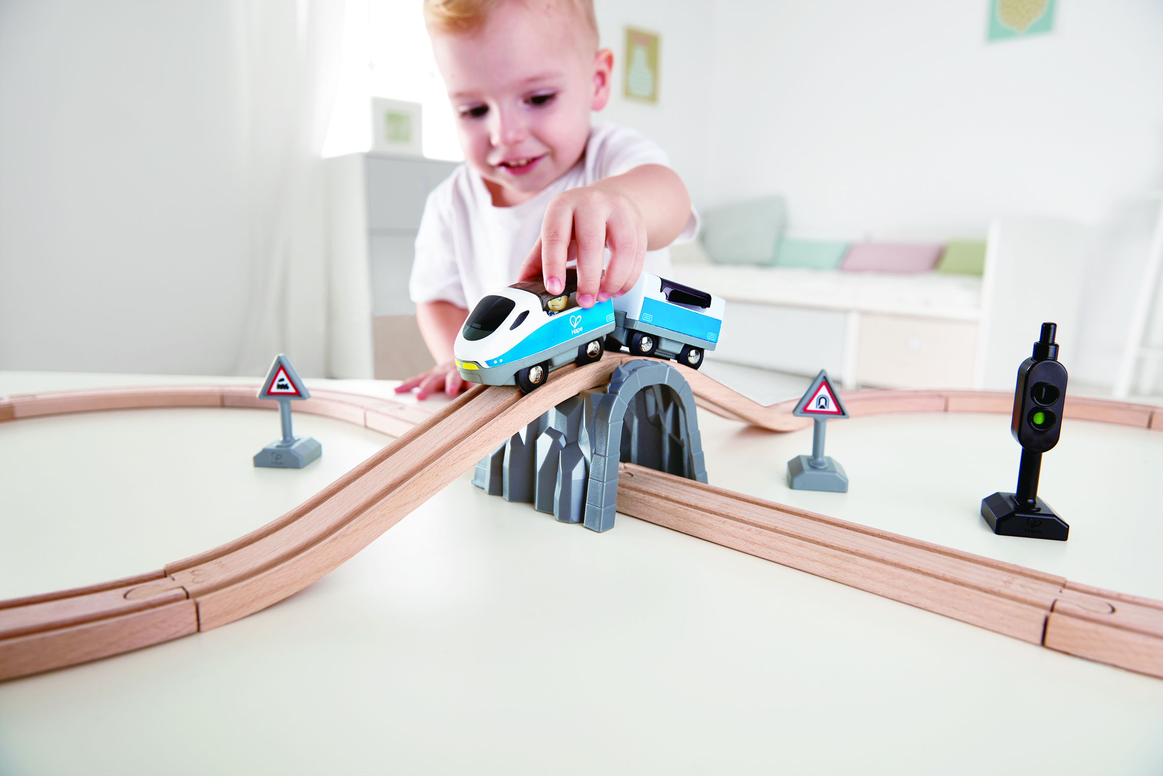 HAPE PASSENGER TRAIN RAILWAY SET