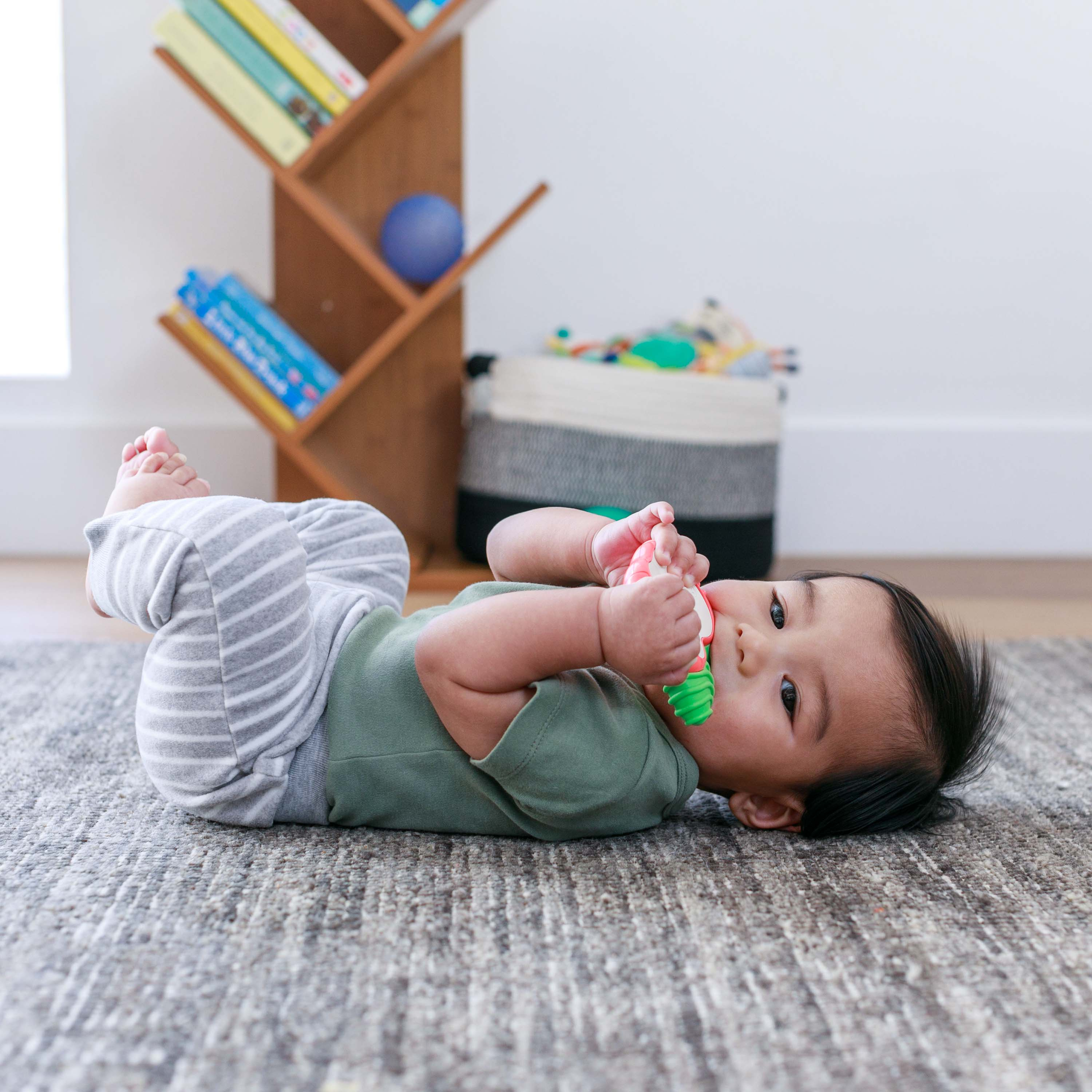 INFANTINO LIL' NIBBLES VIBRATING TEETHER FOR BABY- APPLE SUITABLE FROM 0 MONTHS AND ABOVE-MULTICOLOR
