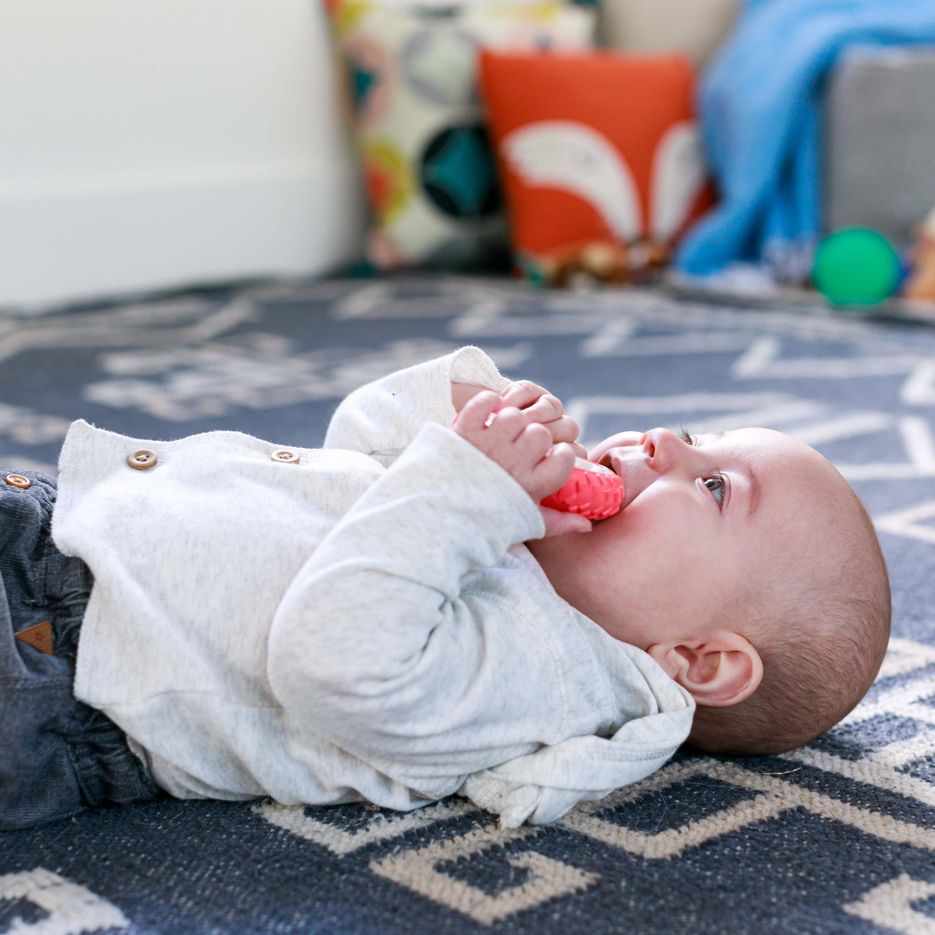 INFANTINO LIL' NIBBLES VIBRATING TEETHER FOR BABY- APPLE SUITABLE FROM 0 MONTHS AND ABOVE-MULTICOLOR