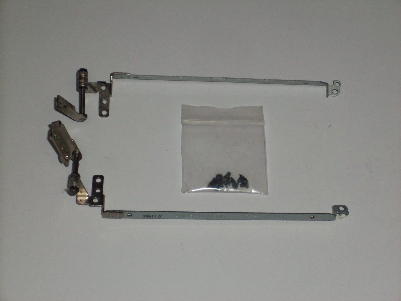 AM054000100 - Dell R098H D Bracket and Hinge Inspiron Mini 910 Vostro A90