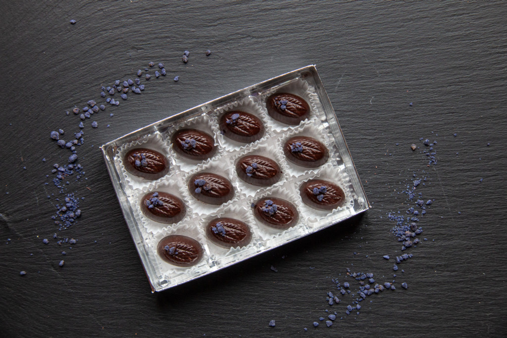 12 Violet Fondants.  (Not suitable for Vegans)