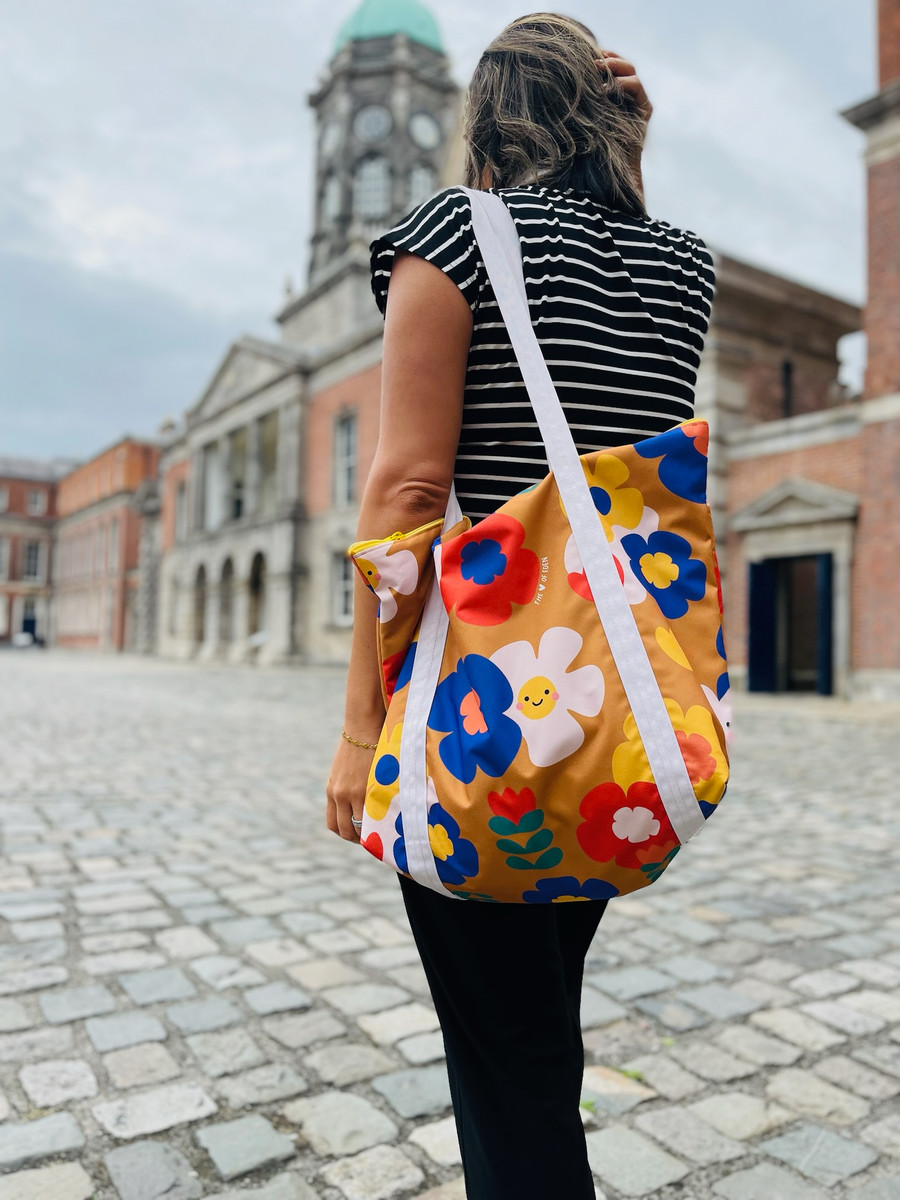 Weekender Travel Bag: Cute Lil Amsterdam