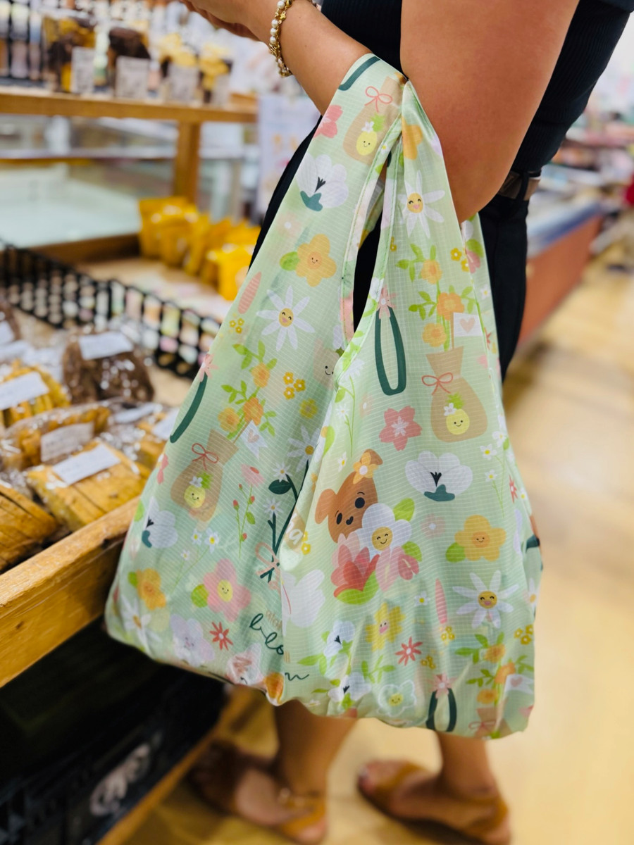 Medium Tote: In Full Bloom Lt. Green