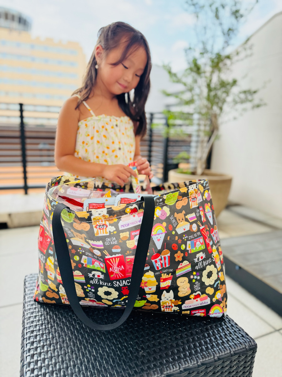 Oversized Crinkle Bag: All Kine Snacks Black