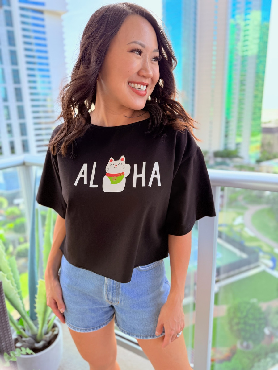 Aloha Vegas Lucky Cat Crop Top: Black (T106)