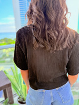 Musubi Crinkle Collar Top: Black