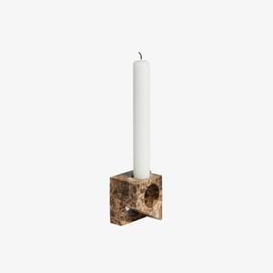 WOUD Jeu de dés Candleholder 2 in Brown Marble with tapered candle WOUD Jeu de dés Candleholder 2 in Brown Marble with tapered candle