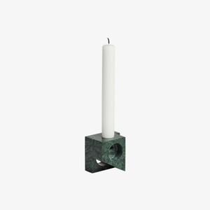 WOUD Jeu de dés Candleholder 2 in Green Marble with tapered candle WOUD Jeu de dés Candleholder 2 in Green Marble with tapered candle