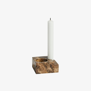 WOUD Jeu de dés Candleholder 3 in Brown Marble with tapered candle WOUD Jeu de dés Candleholder 3 in Brown Marble with tapered candle