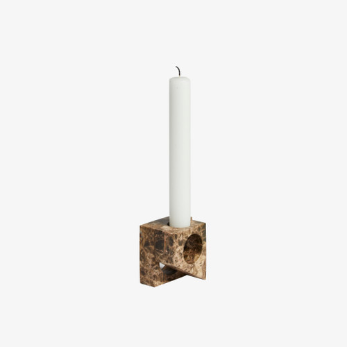WOUD Jeu de dés Candleholder 2 in Brown Marble with tapered candle