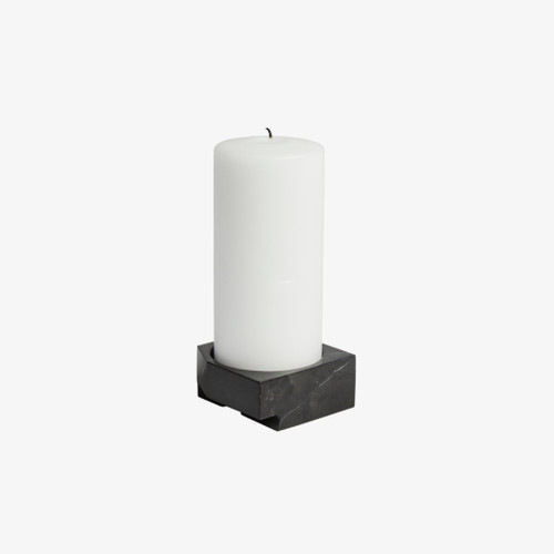 WOUD Jeu de dés Candleholder 3 in Black Marble with wide candle