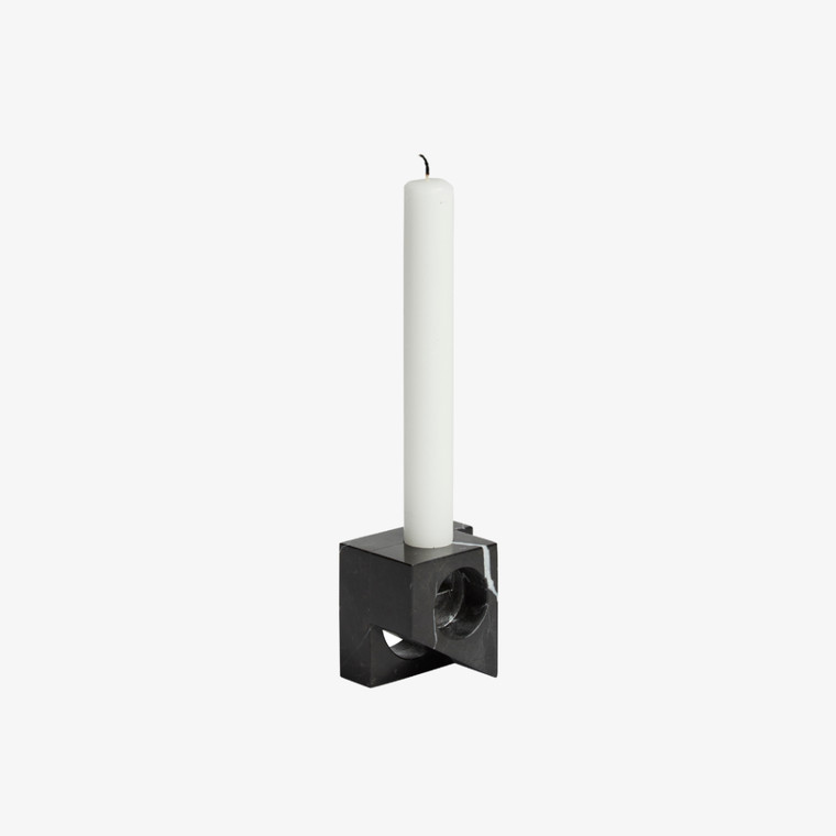 WOUD Jeu de dés Candleholder 2 in Black Marble with tapered candle