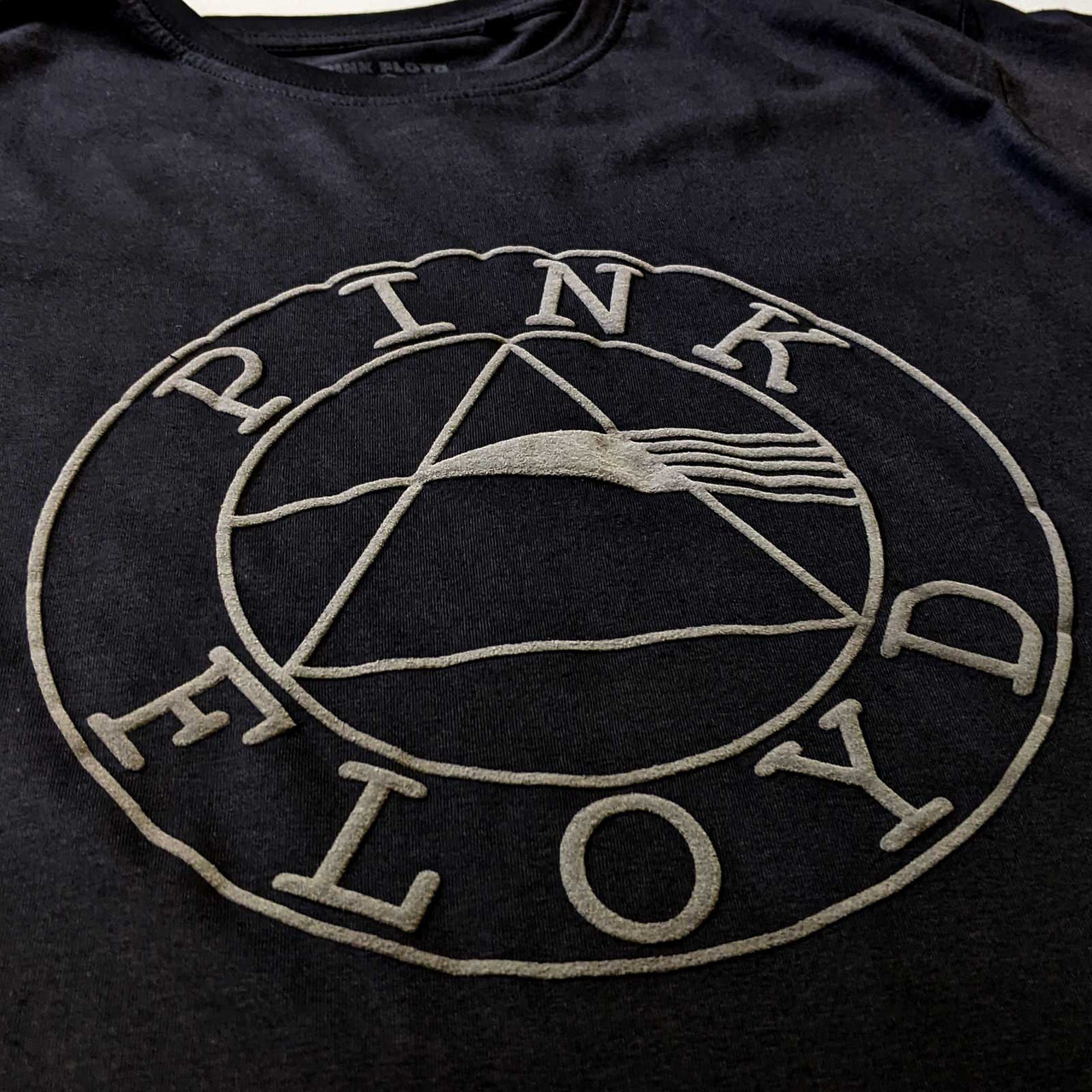 Pink Floyd 'Circle Logo' (Black) Hi-Build T-Shirt