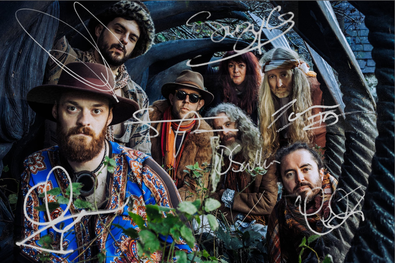 California Irish 'The Mountains Are My Friends' CD Digipack with EXCLUSIVE HAND SIGNED PHOTO CARD