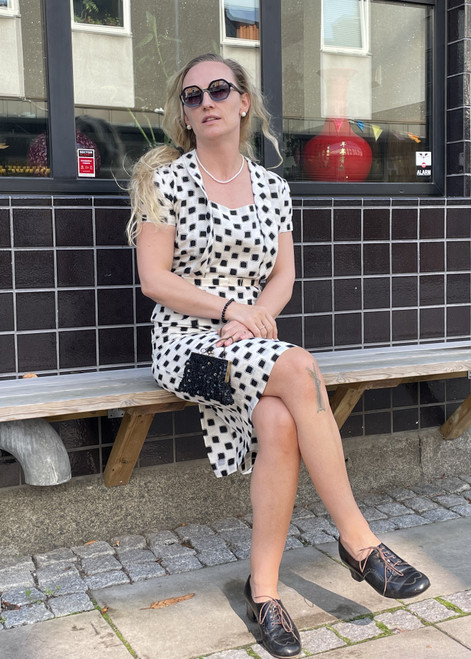 0118 Hvit og sort kjole 0118 Hvit og sort kjole