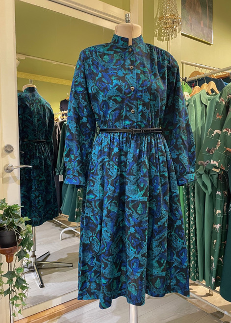 2619 Kjole med abstrakt mønster