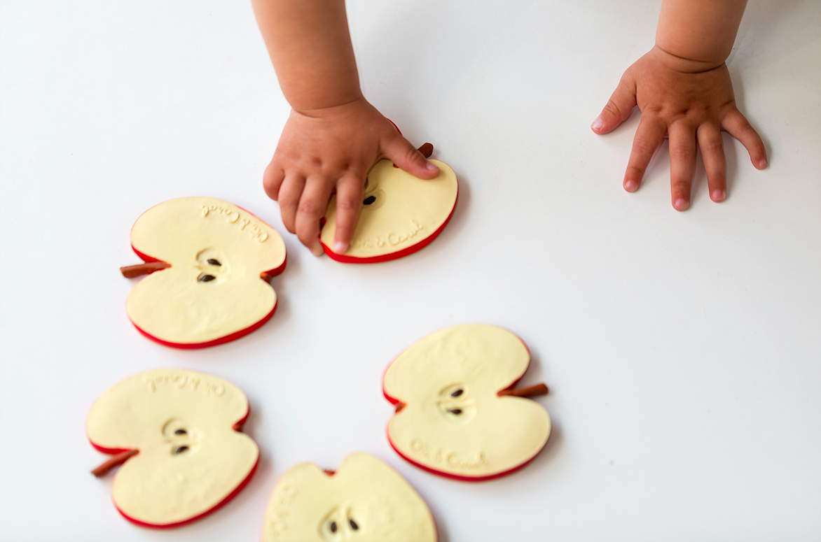 Oli & Carol Teething Toy Banana -Baby Care Shop snuggle Screen Shot 2019 11 20 at 11.12.28 AM