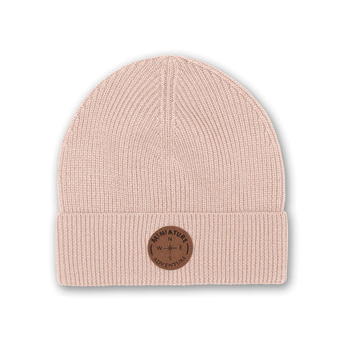 Mini A Ture Boje Beanie Rose Dust - Beanie from MINI A TURE in rib-knitted Italian merino wool with a MINI A TURE logo in the front of the beanie.
