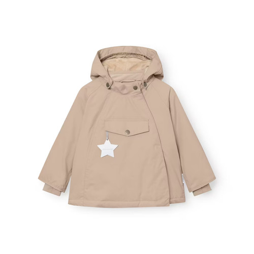 Mini A Ture Wang Fleece Lined Winter Jacket 25FW Savannah Tan - The jacket opens at the front by a hidden, slanted zipper and has a soft fleece lining. Featuring a detachable hood that can be adjusted with an elastic string to keep the wind out. Mini A Ture Wang Fleece Lined Winter Jacket 25FW Savannah Tan - The jacket opens at the front by a hidden, slanted zipper and has a soft fleece lining. Featuring a detachable hood that can be adjusted with an elastic string to keep the wind out.