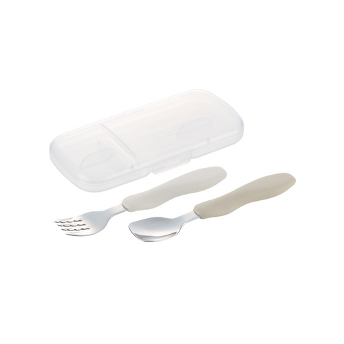Richell Try Chopsticks Spoon & Fork With Case - This Spoon & Fork Set is specially designed to support toddlers learning proper utensil grip. Compact, easy to carry, and dishwasher-safe, it’s perfect for meals at home or on the go.