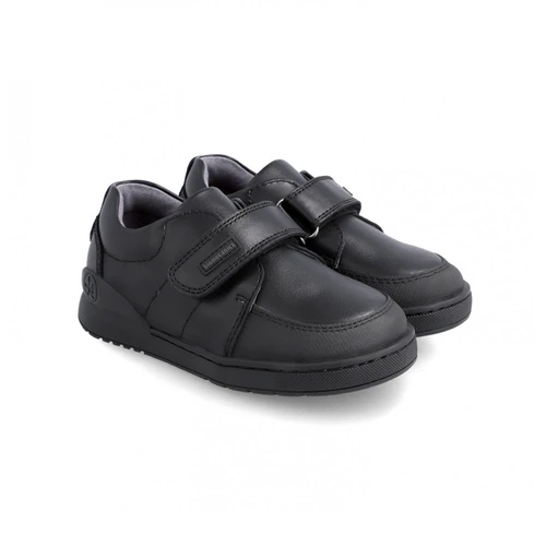 Biomecanics School Shoes Lightweight Black 26FW - With a last that keeps room at the front, these Biomecanics school shoes in leather go with a foot that changes in width and in volume, not only in length: the heel sits housed and the adjustable fastening grades the instep without pressing on it, opening right out so the shoe goes on without forcing it.