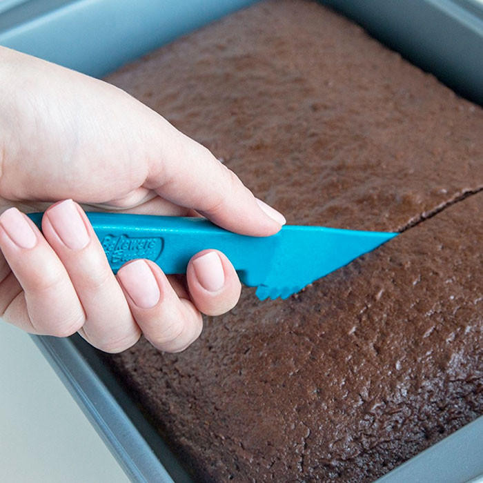 Bakeware Buddy Plastic Knife The Gourmet Warehouse