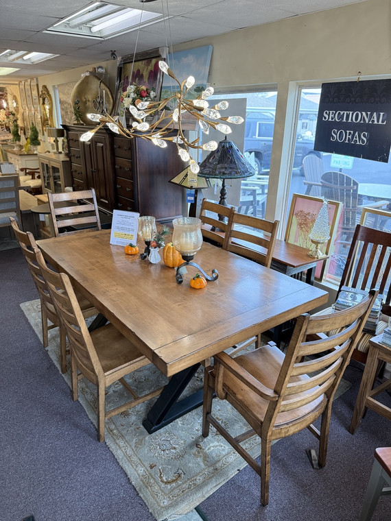 Elements Mesa Grande Table and Chairs