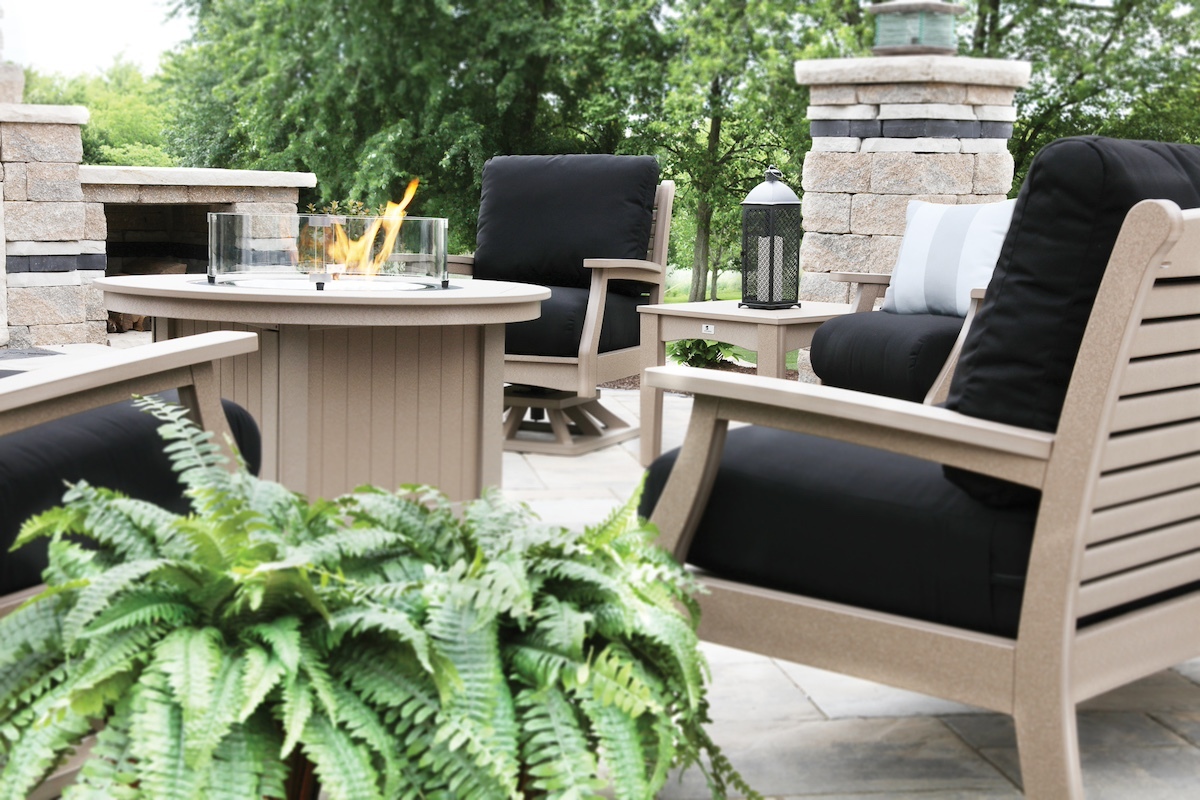 Berlin Gardens poly outdoor Donoma Fire pit with modern circular top and glass guard