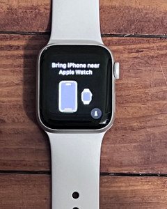 Apple Watch SE 2nd Gen 40MM Starlight Aluminum Case, White Band, Factory Reset